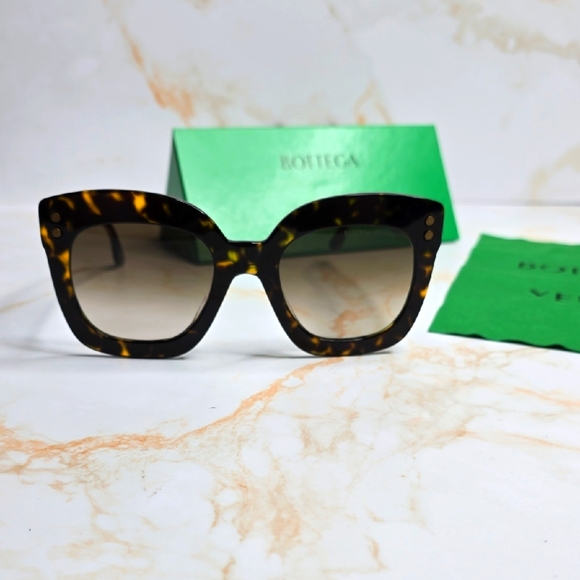 Bottega Veneta Accessories - Bottega Veneta Oversized Square Tortoise Sunglasses New With Case And Cloth